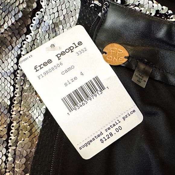 Free People Skinny Flip Sequin Camo Print Mini Skirt - Size 4 - Picture 12 of 12